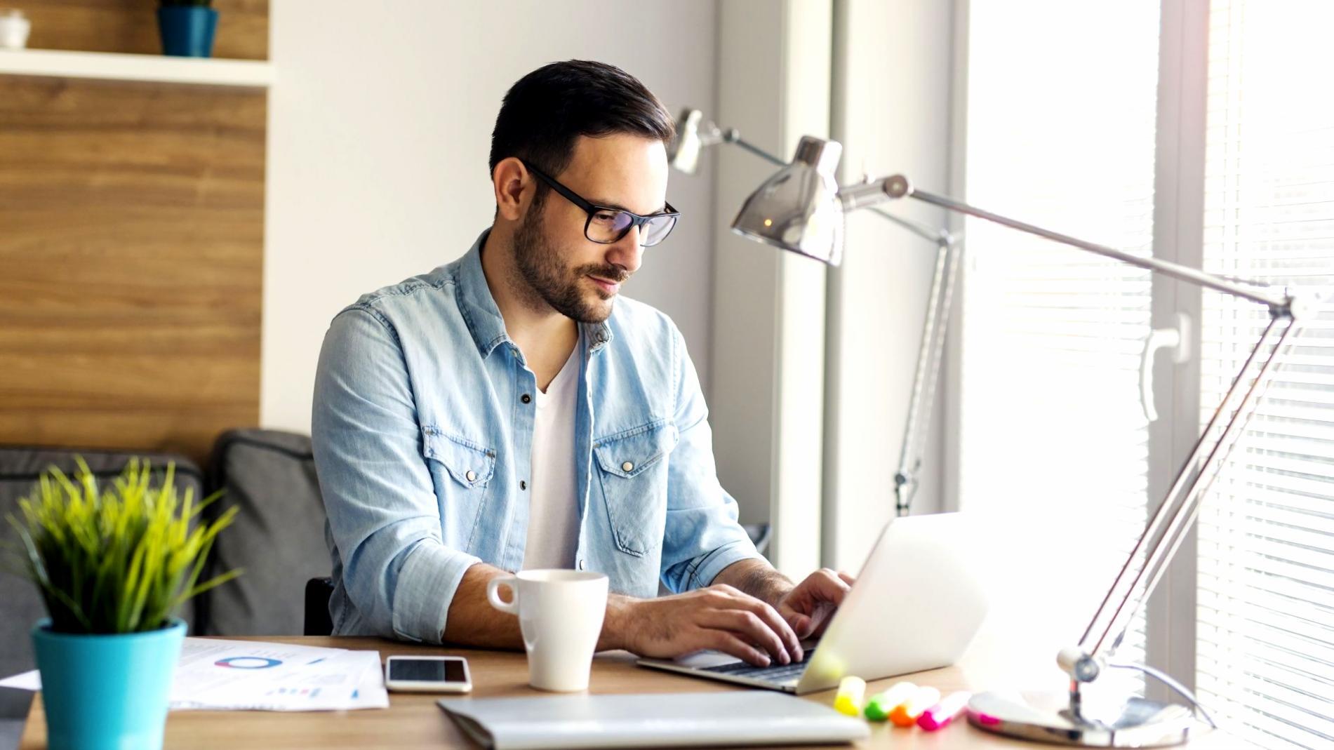 Ambiente di apprendimento per trading disciplinato con analisi e grafici